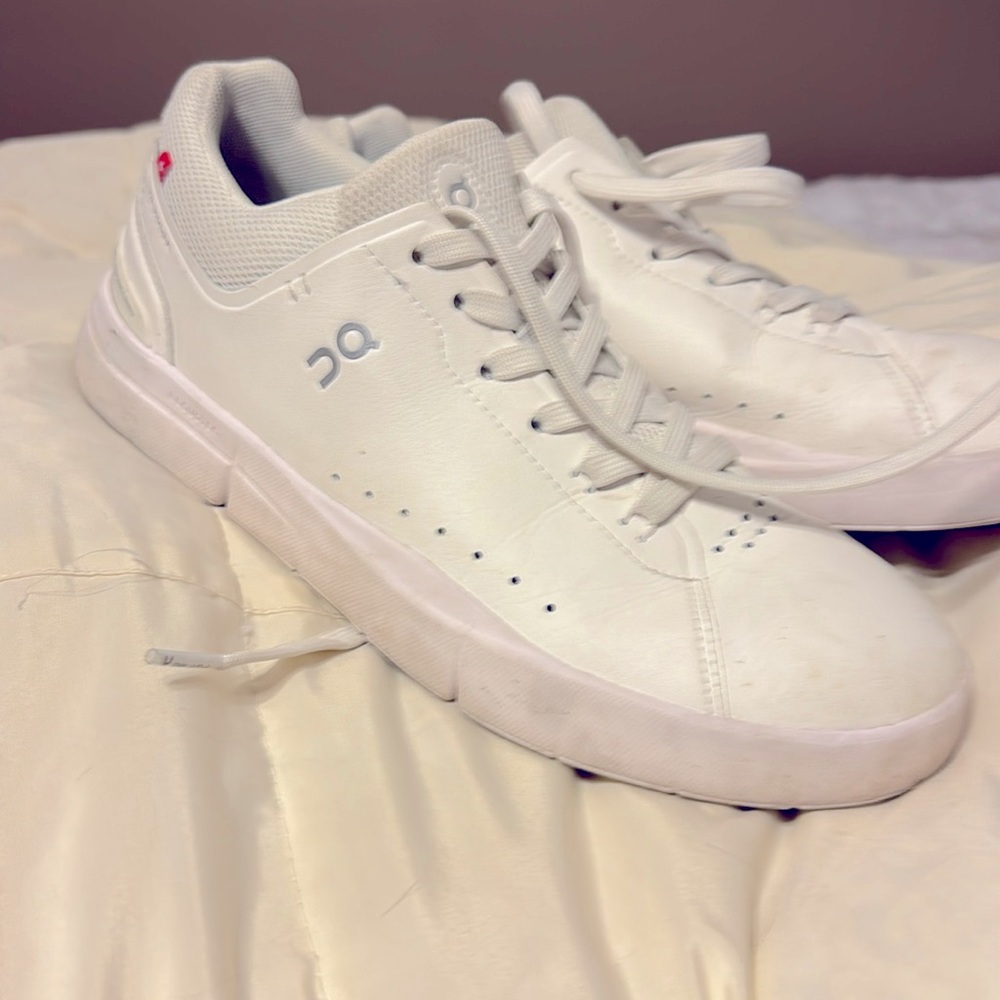 On cloud woman’s size 9 white tennis sneakers. Excellent shape … little wear